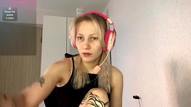 FoxySable online show from November 24, 2025, 8:14 am