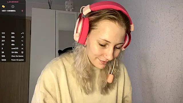 FoxySable online show from November 29, 2025, 8:28 am