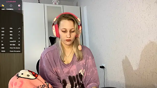 FoxySable online show from December 3, 2025, 10:02 am