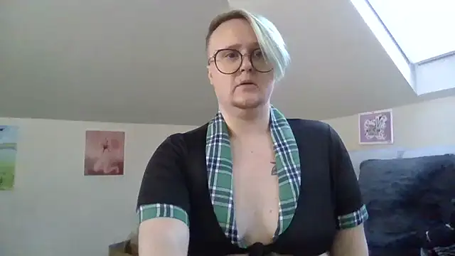 queerlyjaz online show from December 20, 2025, 9:44 pm