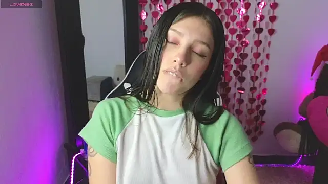 Snapshot of Dhanaee chatting on December 23, 2025, 5:16 am Dhanaee online show from December 23, 2025, 5:16 am