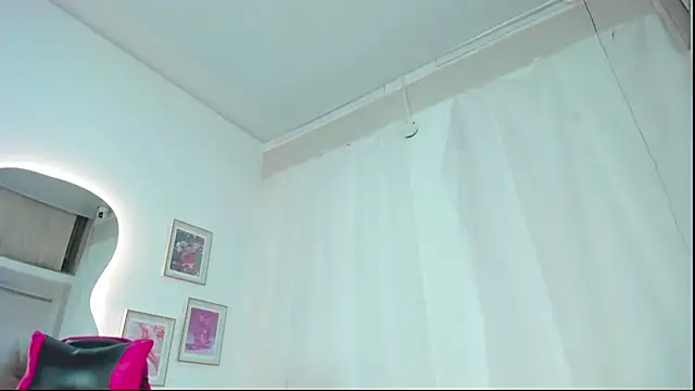 Curvykittenx online show from November 22, 2025, 8:08 pm