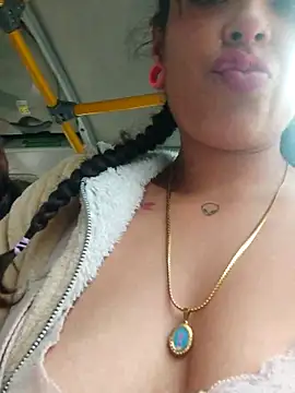 Moon Beautifull online show from November 26, 2025, 3:02 pm