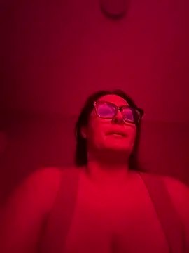 Melyss20 online show from November 17, 2025, 6:08 am