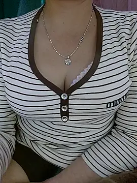 Lianlian68 online show from December 1, 2025, 2:11 pm