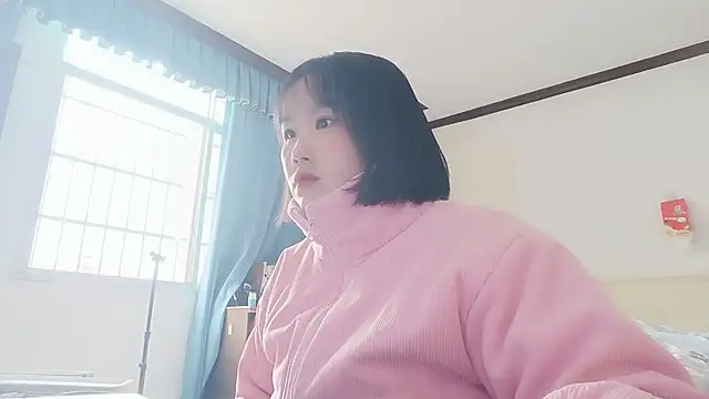 Misszhong online show from November 18, 2025, 7:46 am