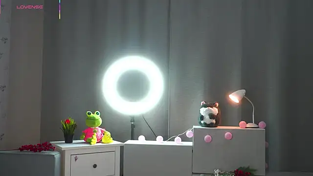 SanjuanitaNaser online show from November 26, 2025, 11:11 am