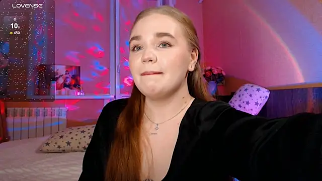 EmiRisse online show from November 22, 2025, 7:02 pm