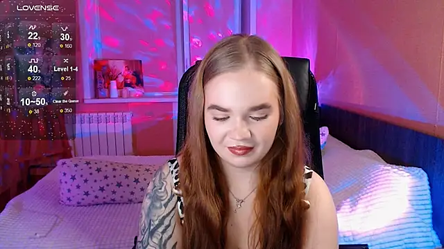 EmiRisse online show from November 25, 2025, 2:39 pm