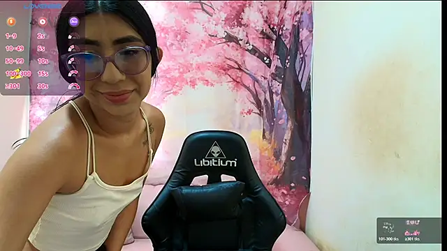 Emma latinasexy18 online show from February 10, 2026, 6:23 pm