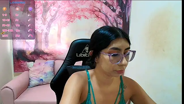 Emma latinasexy18 online show from February 12, 2026, 6:47 pm