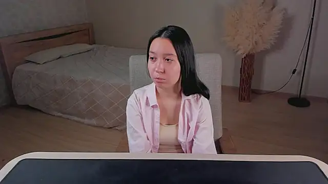 RaeDarras online show from November 25, 2025, 1:05 am