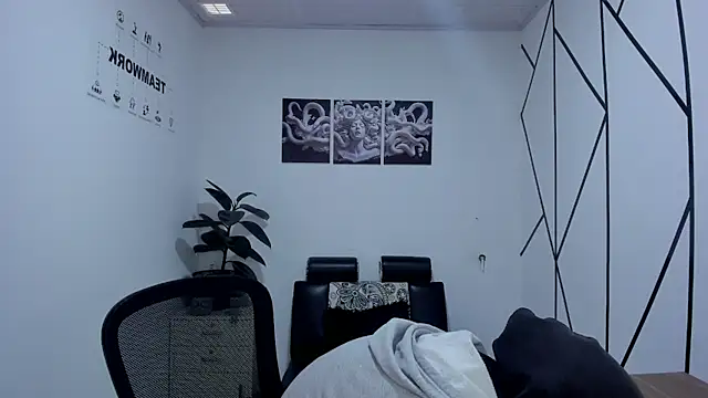 James Adams 01 online show from December 4, 2025, 12:36 pm