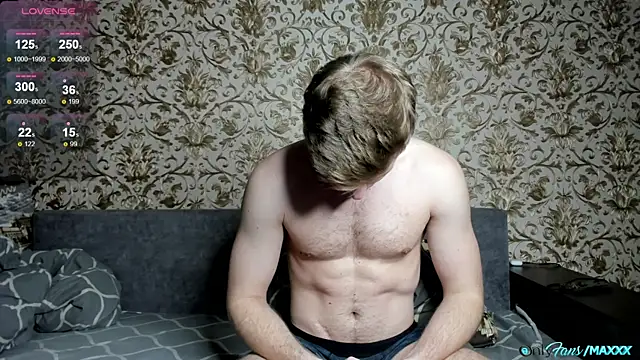 Maxhornyblondieman online show from April 19, 2026, 6:32 pm