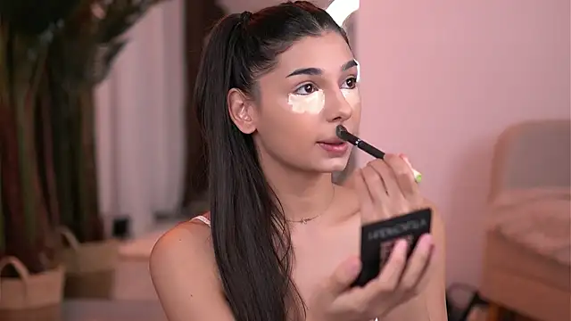 Snapshot of LuvCaprice chatting on January 10, 2026, 2:52 pm LuvCaprice online show from January 10, 2026, 2:52 pm