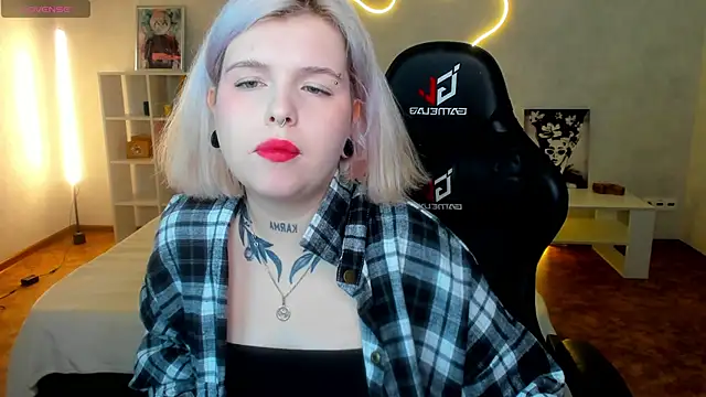 shadow  purrr online show from December 2, 2025, 1:33 am