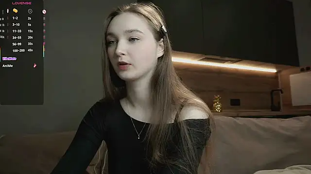 Eliravelvet online show from November 28, 2025, 5:04 pm