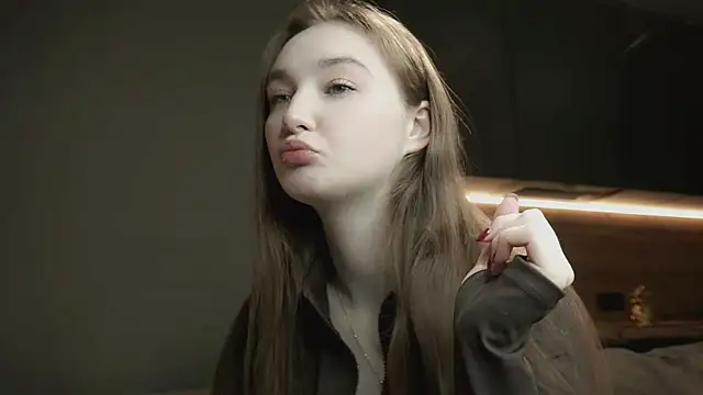 Eliravelvet online show from November 29, 2025, 6:00 pm