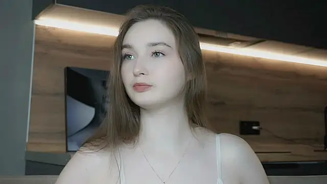 Eliravelvet online show from December 3, 2025, 4:05 pm