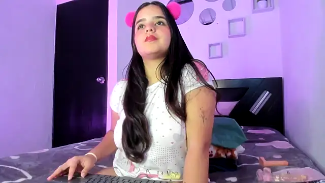 Babyhoney18 online show from December 22, 2025, 7:33 pm