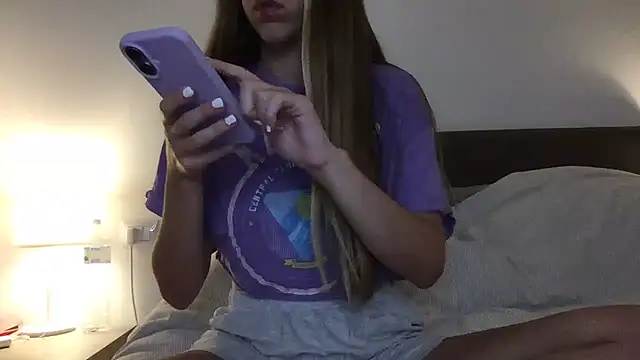 Snapshot of Martimartinaxx chatting on July 2, 2026, 8:37 pm Martimartinaxx online show from July 2, 2026, 8:37 pm
