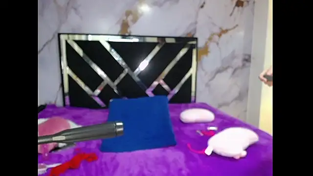 AmbarSxxx online show from April 15, 2026, 5:03 am