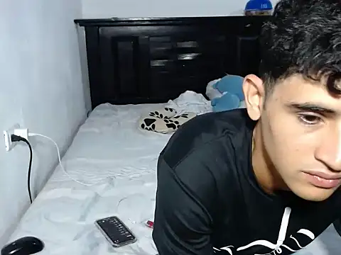 striabrahamm online show from November 24, 2025, 2:33 am