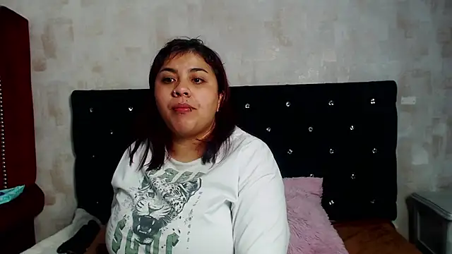 danna garza online show from November 22, 2025, 5:06 am