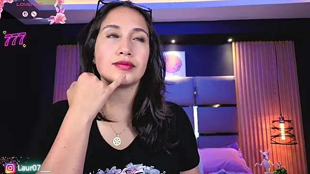 Lauroberts7 online show from April 20, 2026, 3:53 am