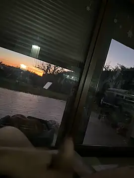 Snapshot of Locotre22 chatting on December 18, 2025, 5:13 am Locotre22 online show from December 18, 2025, 5:13 am