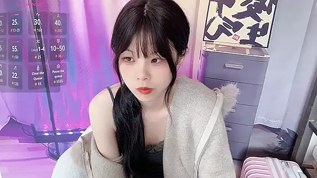 Snapshot of bunny-- chatting on December 3, 2025, 5:04 am bunny-- online show from December 3, 2025, 5:04 am