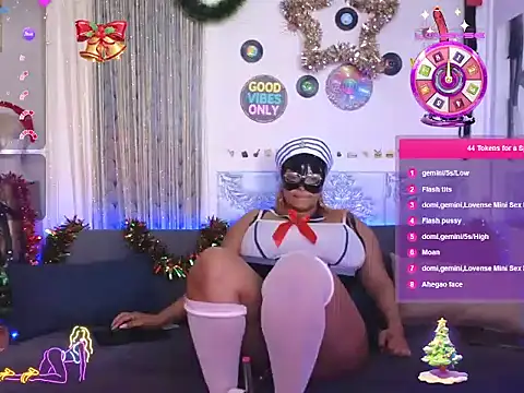 Snapshot of LaReineCleo chatting on December 20, 2025, 8:21 am LaReineCleo online show from December 20, 2025, 8:21 am