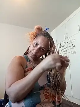 Snapshot of LaReineCleo chatting on March 8, 2026, 2:10 pm LaReineCleo online show from March 8, 2026, 2:10 pm