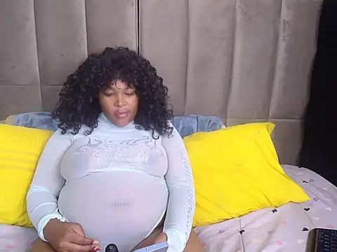 Olivia Moore  online show from November 23, 2025, 11:21 am