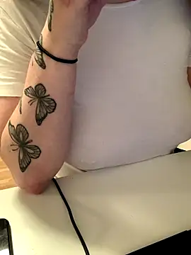 Ghostbaby02 online show from December 18, 2025, 1:50 pm