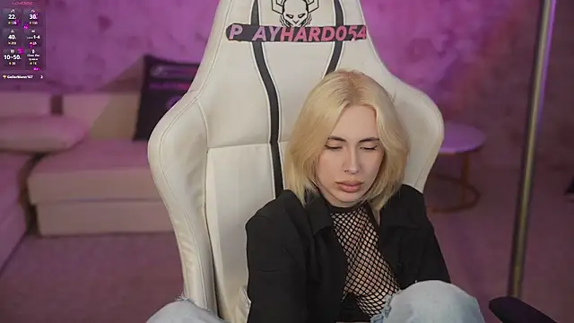 Kara cat online show from April 3, 2026, 10:41 pm