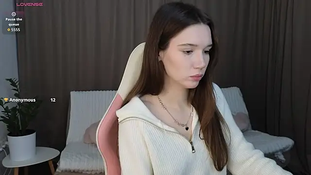 NicoletteBean online show from November 24, 2025, 7:52 am