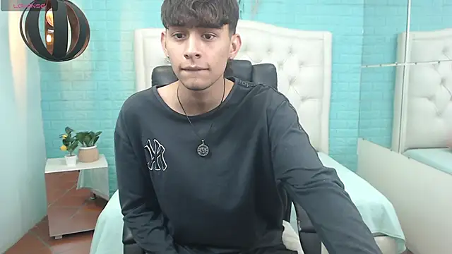 DraxBlade09 online show from April 22, 2026, 7:37 pm