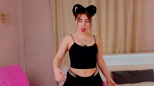 LaneUmanzor online show from December 2, 2025, 11:04 am