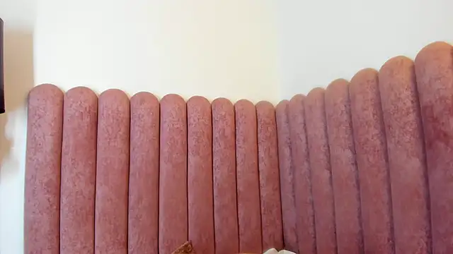 Emmalorez   online show from December 4, 2025, 8:50 pm