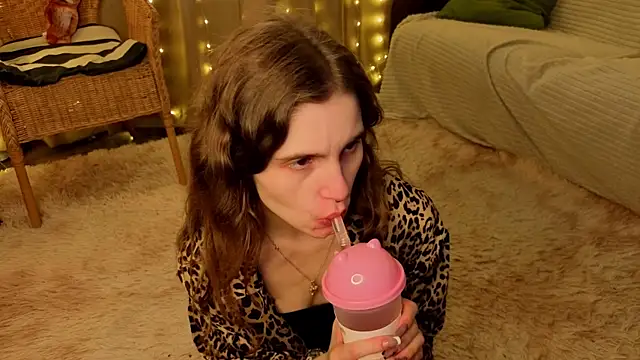 RozanneJordan online show from June 5, 2026, 5:18 pm