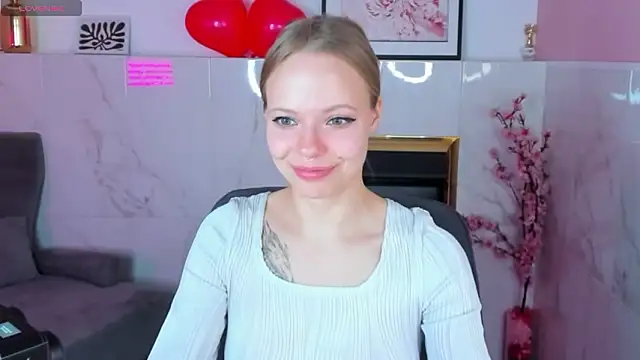 lucy loy online show from February 10, 2026, 7:34 am