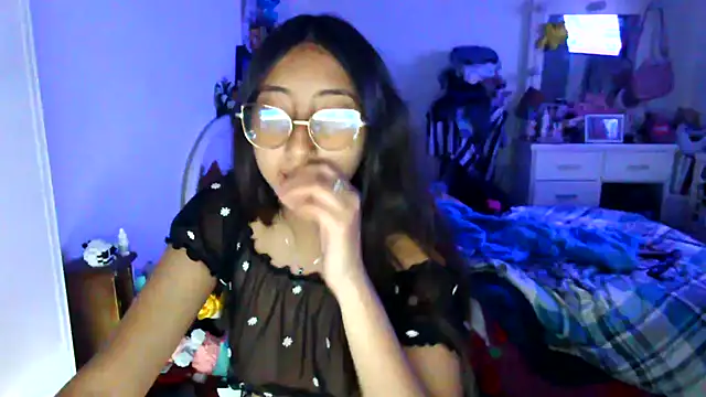 Snapshot of Nanylux chatting on November 20, 2025, 2:23 am Nanylux online show from November 20, 2025, 2:23 am