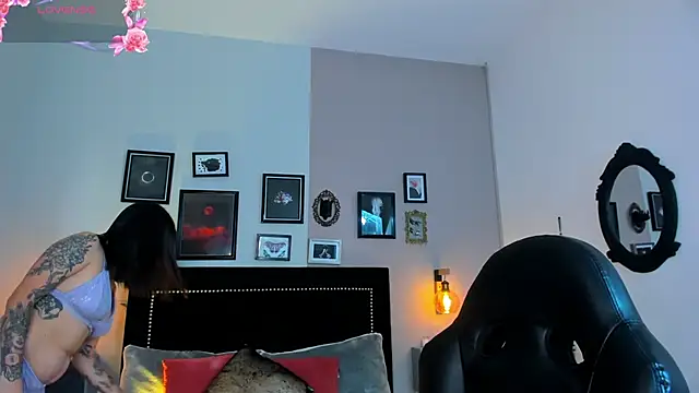 Annie Petters online show from December 5, 2025, 12:47 pm