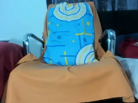 Snapshot of ebony_cristal_1 chatting on August 6, 2026, 12:18 pm ebony cristal 1 online show from August 6, 2026, 12:18 pm