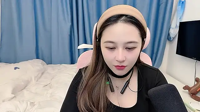 TTtia  online show from December 14, 2025, 1:16 pm