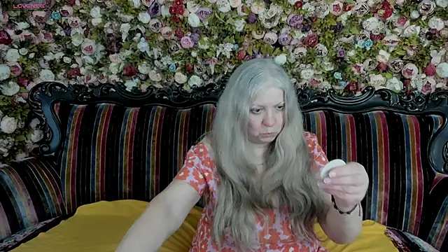 mariabelladonna online show from April 19, 2026, 10:12 pm