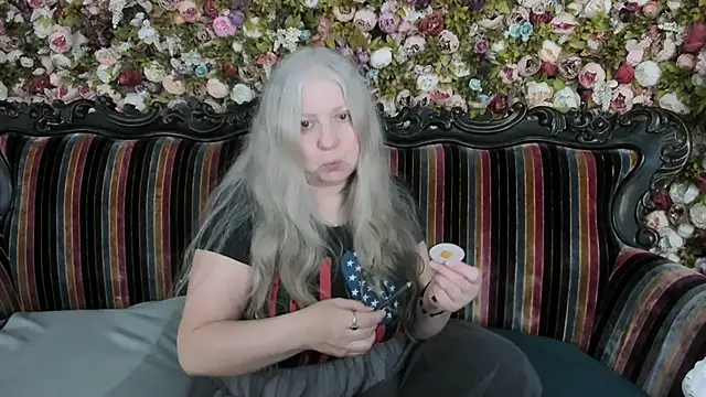 mariabelladonna online show from April 22, 2026, 10:33 pm