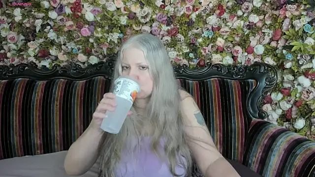 Snapshot of mariabelladonna chatting on April 24, 2026, 10:12 pm mariabelladonna online show from April 24, 2026, 10:12 pm