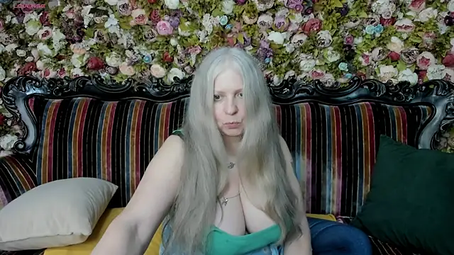 Snapshot of mariabelladonna chatting on June 10, 2026, 9:03 pm mariabelladonna online show from June 10, 2026, 9:03 pm